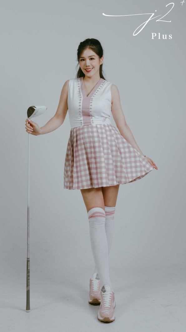 楊晨熙高爾夫球裝拍孕照。(圖/J2plus婚紗攝影)