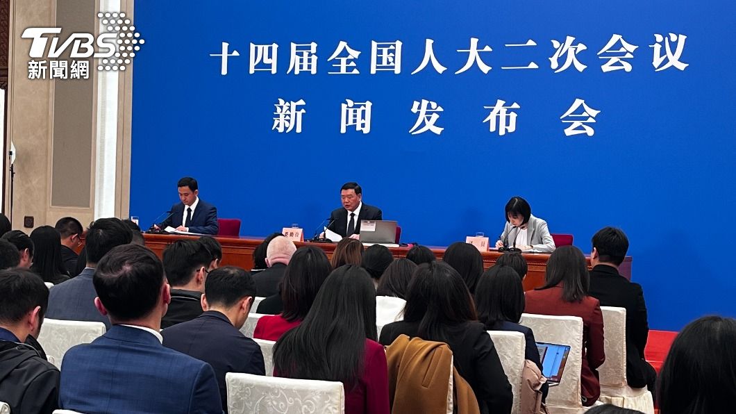 中國十四屆全國人大二次會議的記者會上，突然對外宣佈取消閉幕慣例的「總理記者會」。（圖／朱光弘攝）