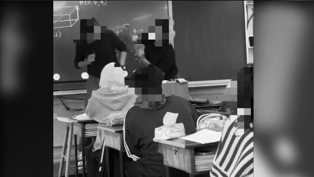 北市高中一名特教生衝講台對老師施暴。（圖／翻攝自記者爆料網）