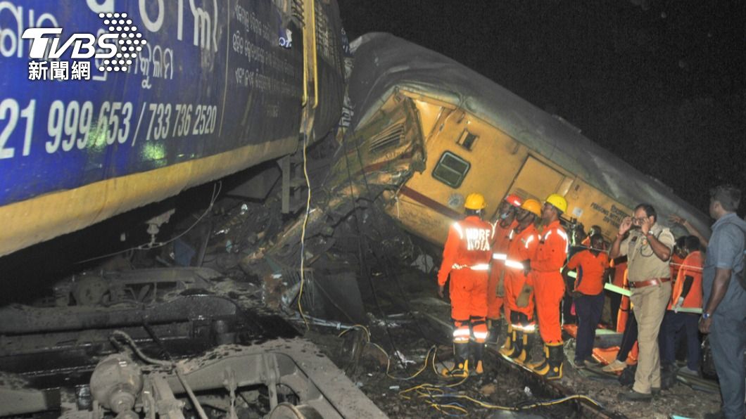 印度去年10月發生的火車相撞事故，肇事原因竟然是兩名駕駛「太專注」看比賽釀禍。（圖／達志影像美聯社）
