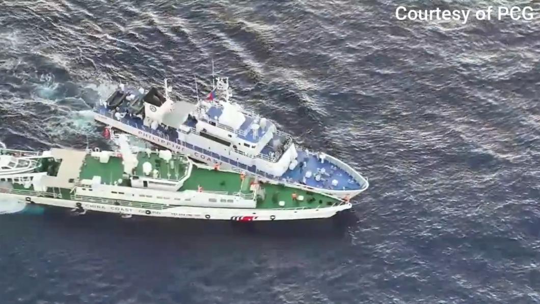 菲律賓海警指控中國海警船隻惡意阻擋，造成其船艦碰撞損傷。（圖／翻攝自推特@jaytaryela）