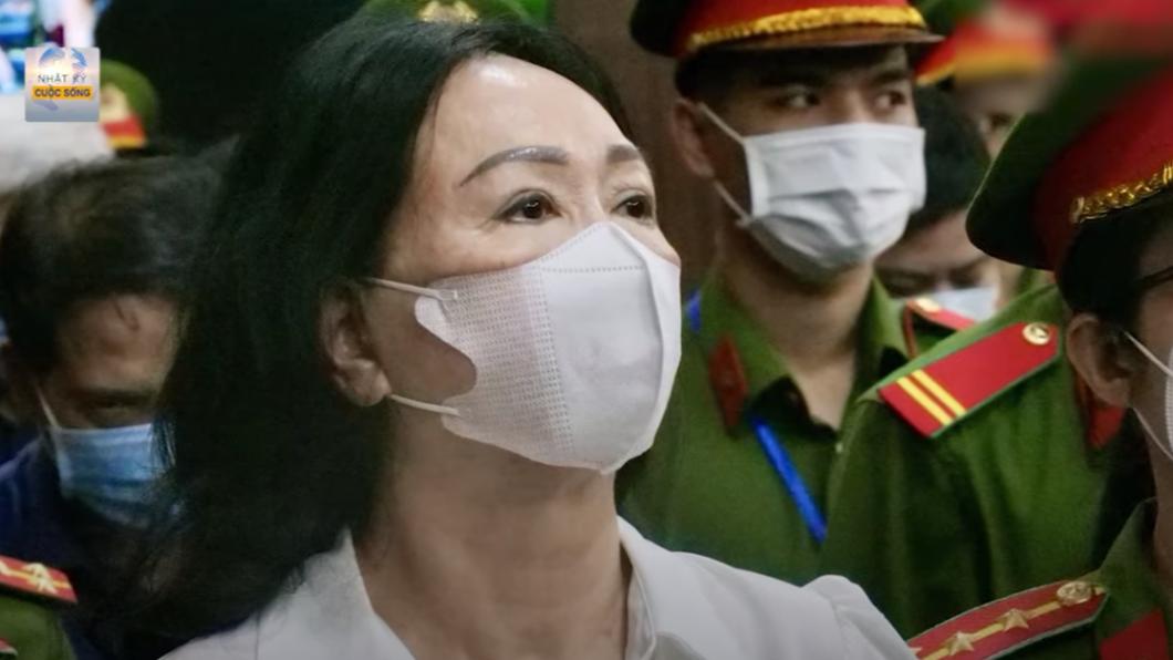 被指控詐財賄賂超過一兆台幣的越南女首富張美蘭，5日出庭應訊。（圖／翻攝自VTV新聞影片）