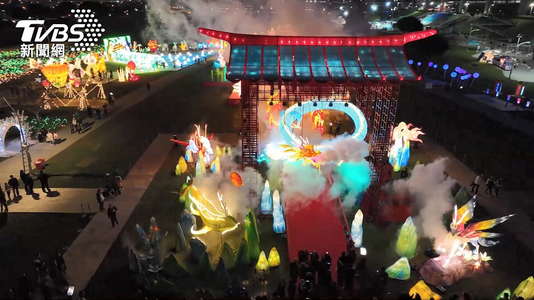 Over 3M attendees light up New Taipei lantern festival (TVBS News) Over 3M attendees light up New Taipei lantern festival