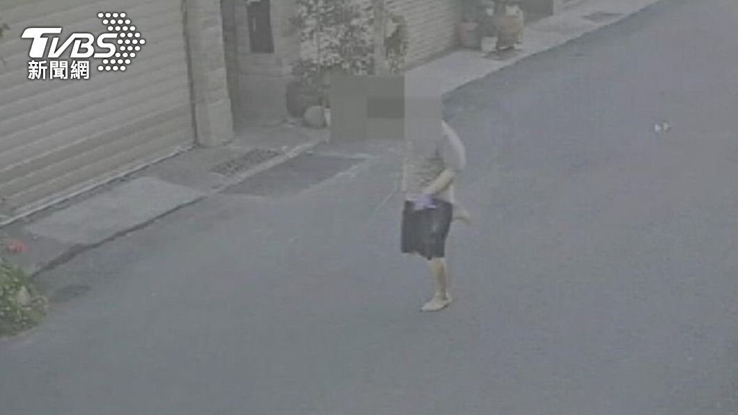 屋主一時心軟任謝男自行離去,但經過一番考量後報警處理。(圖/TVBS)