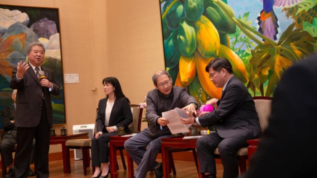 林佳龍在過年前代表總統蔡英文接見台灣社區醫院協會。（圖/翻攝林佳龍臉書）