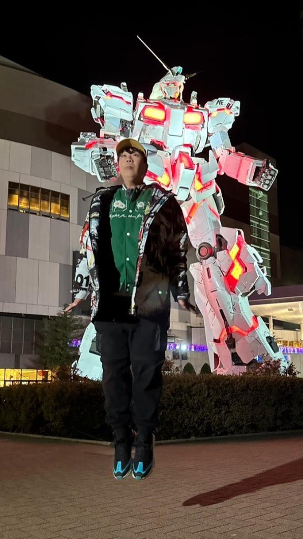 邵大倫近來接下外景節目主持，更前往日本取景。（圖／耐家賀提供）