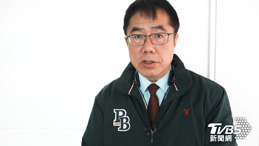 台南市長黃偉哲緊急更改行程返回台灣，在日本自錄說明。（圖／TVBS）