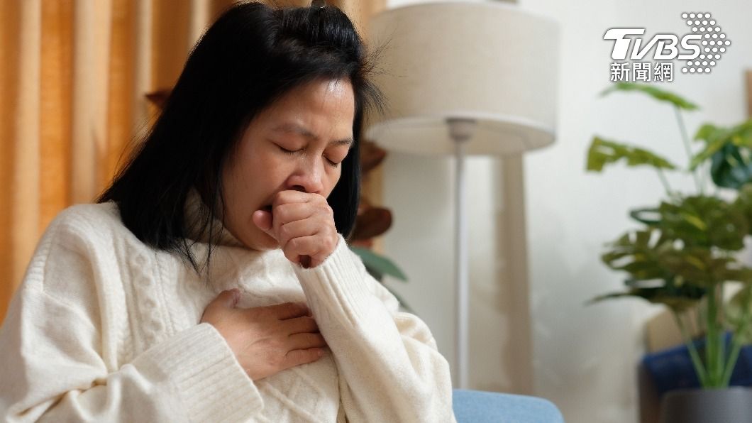 50歲婦人咳嗽1個多月竟檢查出肺癌。（示意圖，非當事人／shutterstock達志影像）