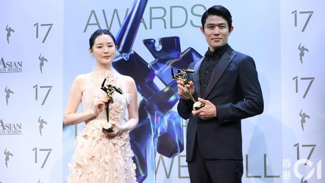 「卓越亞洲電影人大獎」由李英愛及鈴木亮平奪下。（圖／香港01）