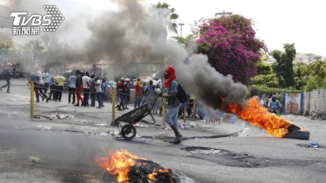 海地首都太子港的幫派暴力愈演愈烈，美國和德國等多個外交代表機構開始撤離。（圖／達志影像美聯社）