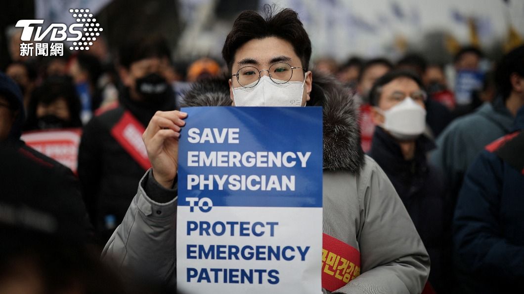 南韓累積1.1萬實習醫師辭職，政府已經發出近5千份「吊銷停牌」通知。（圖／達志影像路透社）