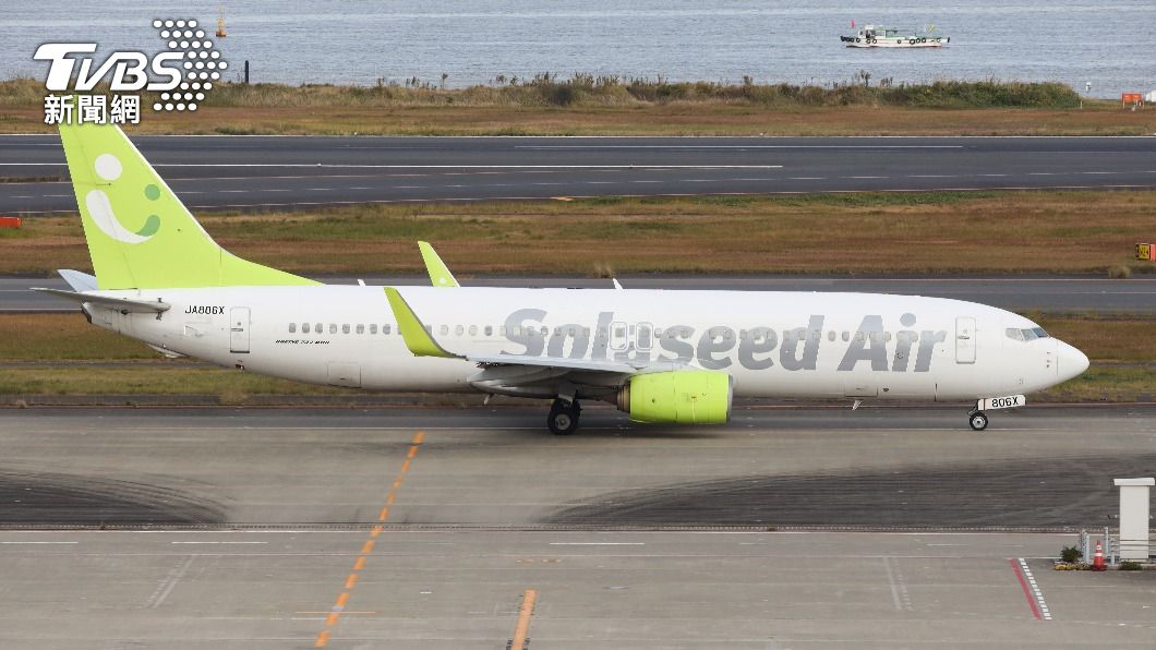 日本空之子航空今日上午在羽田機場發生烏龍事件，有旅客還沒登上班機，飛機就已經關閉艙門準備前往跑道。圖非當事班機。（示意圖／Shutterstock達志影像）