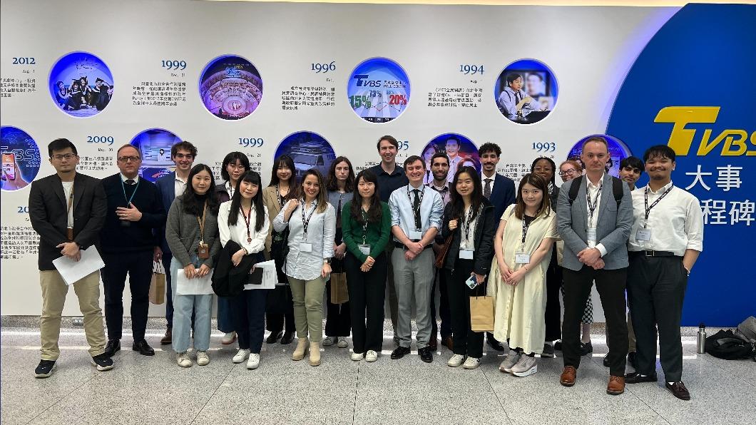 Chicago students explore Taiwan’s media with TVBS News visit (TVBS News) Chicago students explore Taiwan’s media with TVBS News visit