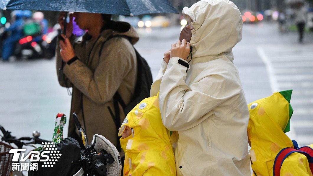 示今（28）、明（29）2天中南部及花東將出現局部雷陣雨。（圖／胡瑞麒攝）