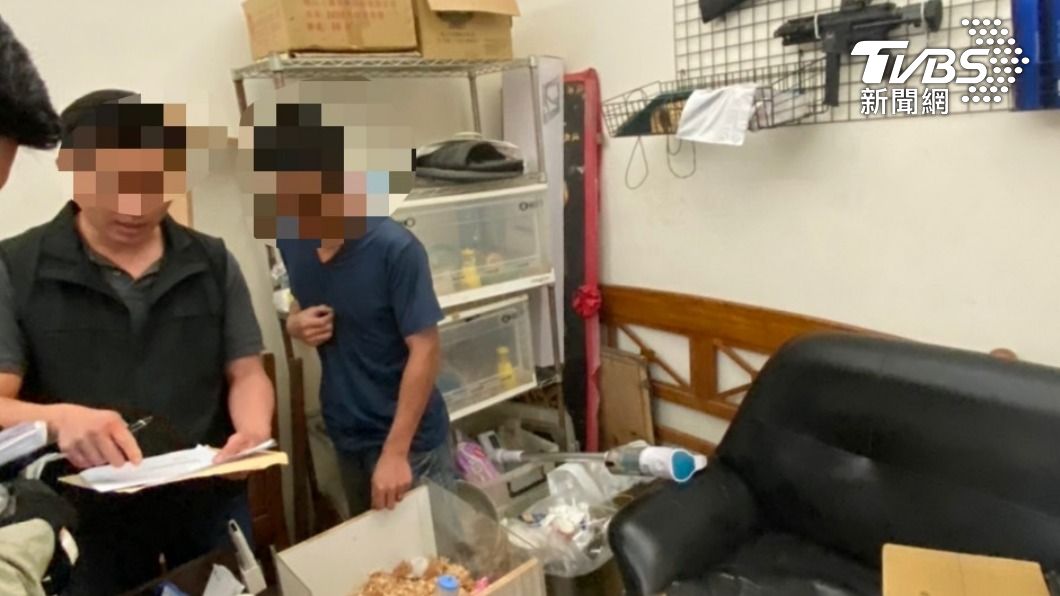 男子表示自己就是喜歡改槍。（圖/TVBS）