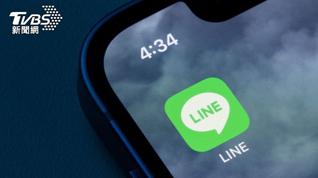 iPhone用戶將LINE更新至14.5.0版本，可穩藏特定對象訊息。（示意圖／shutterstock達志影像）