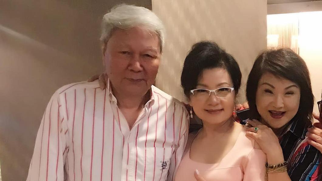 陸廣浩(左一)、谷音(左三)師徒倆感情極深,如今卻發生憾事。(圖/翻攝谷音臉書)