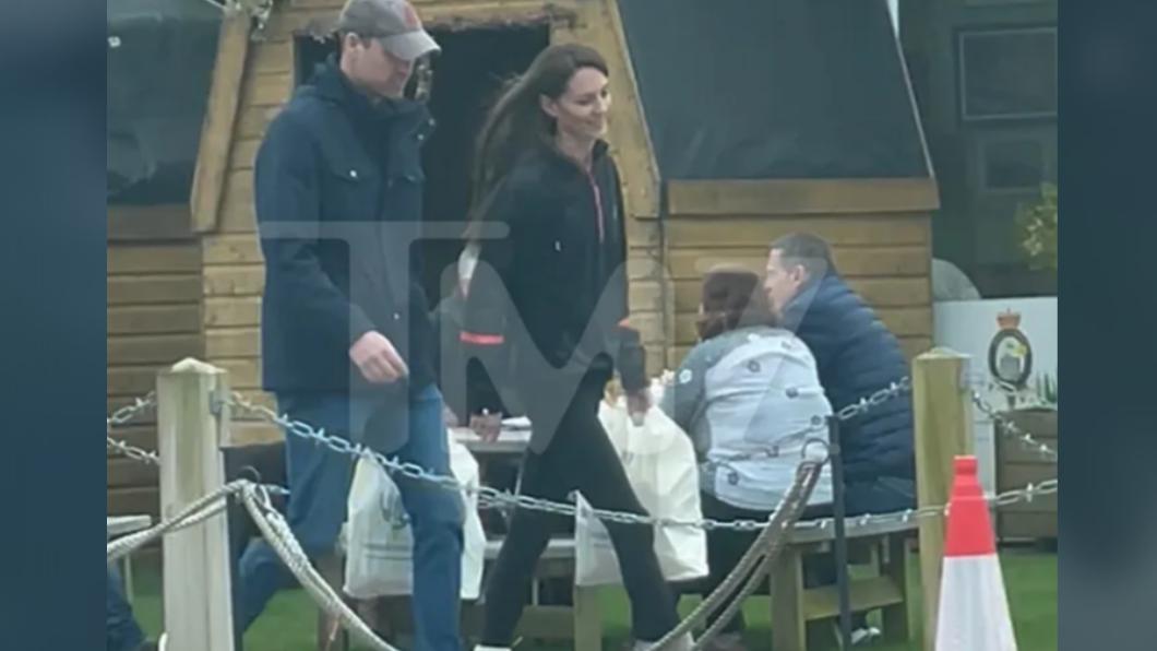 英國凱特王妃（Kate Middleton）被拍到與丈夫威廉開心購物。（圖／翻攝自《TMZ》）