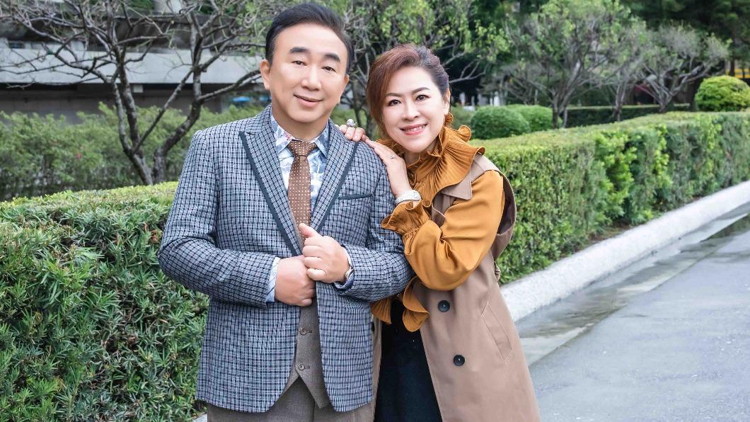 盧正焜（左）和老婆蔡沼玲推出出道曲〈幸福全世界〉。（圖／音圓唱片提供）