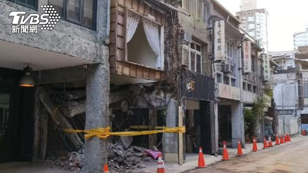 大安區文昌街老公寓昨（19）日坍塌，引發各界高度關注。（圖／TVBS）