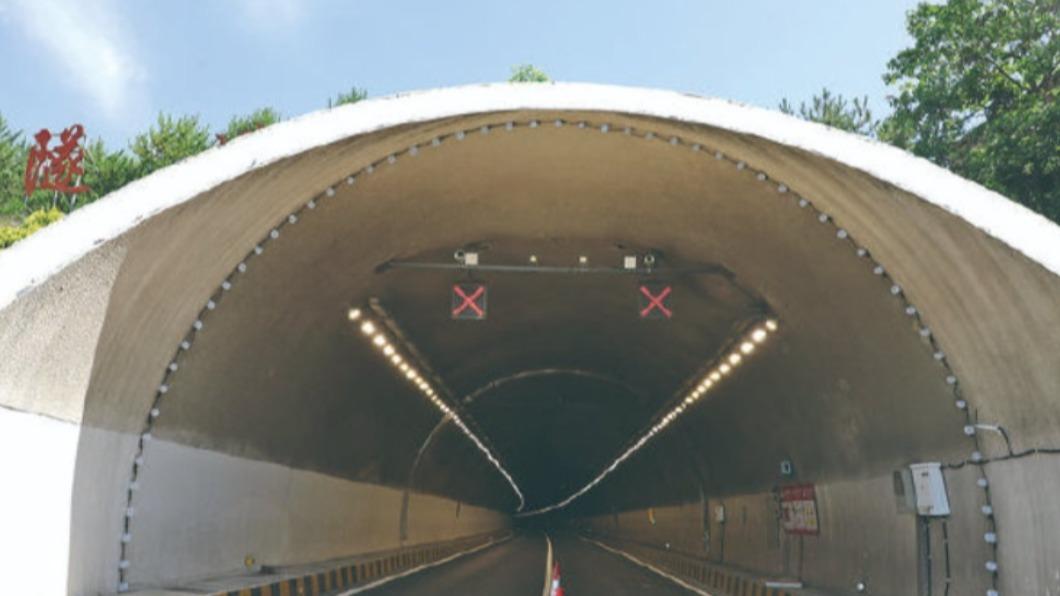 西家塔隧道內發生一起大客車撞隧道牆壁的交通事故，現已知造成13人死亡。（圖／資料照翻攝新浪）