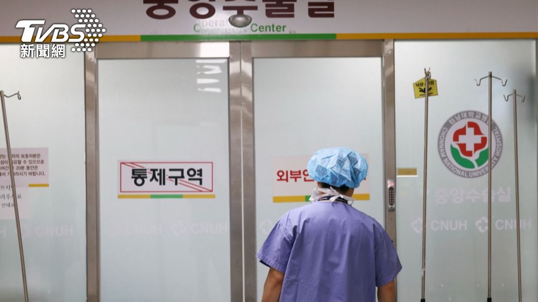 南韓批准醫學院擴招計畫，政府絲毫不理會醫師辭職和罷工抗爭的威脅。（圖／達志影像美聯社）