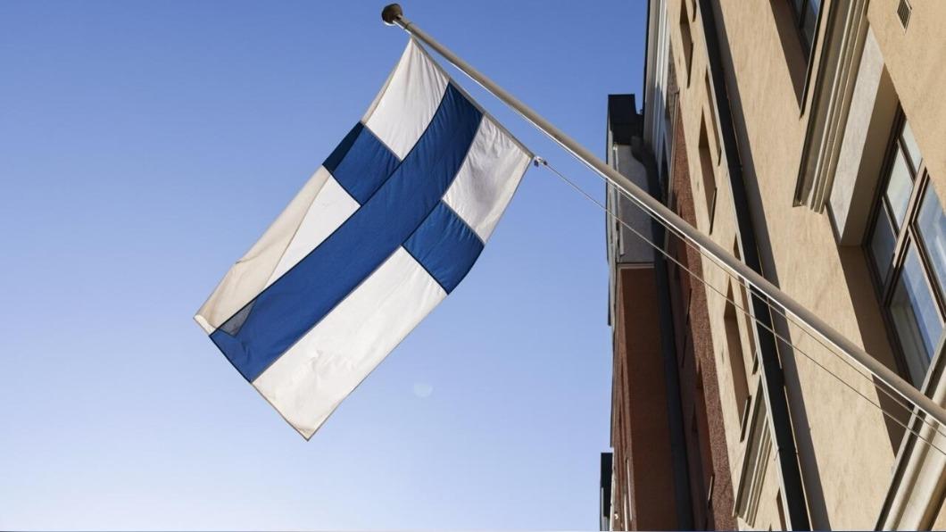 芬蘭連續7年奪下「最幸福國家」。（圖／翻攝自X@AndyVermaut）