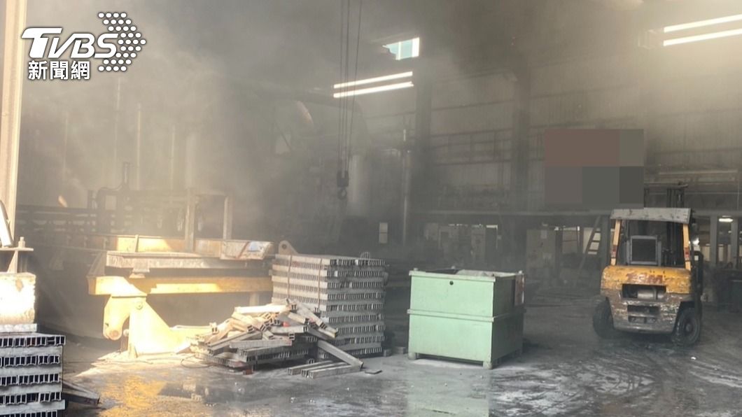 高雄市湖內區一處鋁工廠驚傳火警。（圖／TVBS）