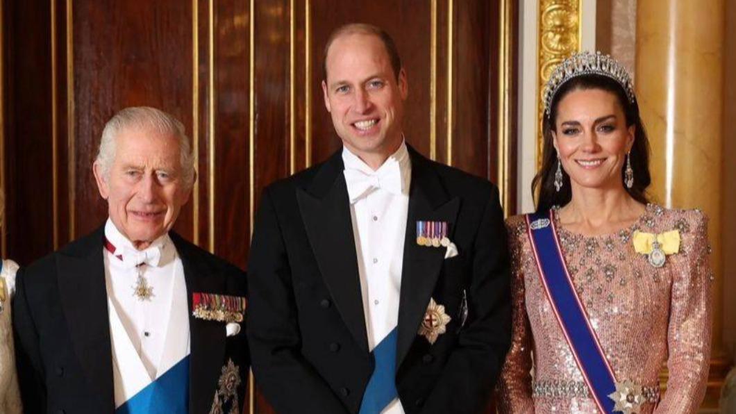 威廉王子（中）的父親查爾斯三世（左）、妻子凱特王妃（右）相繼罹癌。（圖／翻攝自X@RoyalFamily）