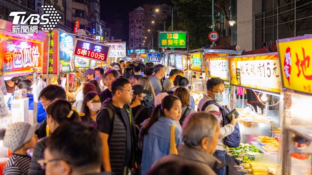 台灣夜市小吃攤位琳瑯滿目。（示意圖／shutterstock達志影像）