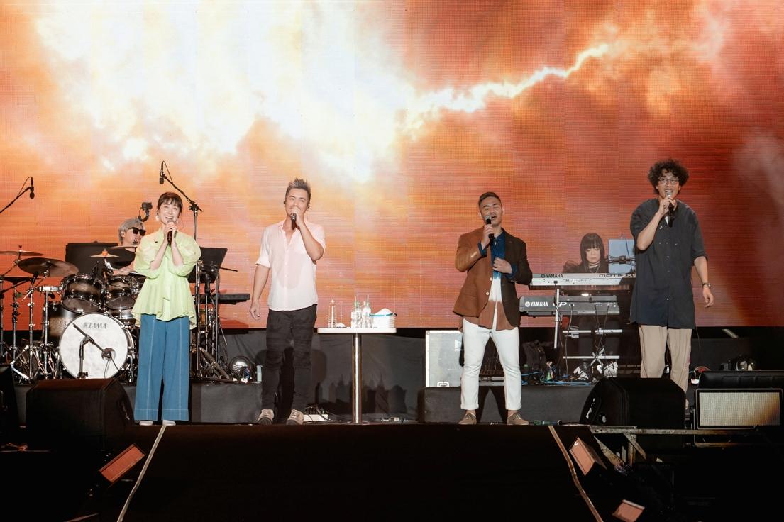 田中千繪、范逸臣、中孝介與馬念先（左起）合唱〈國境之南〉。（圖／寬寬整合行銷提供）