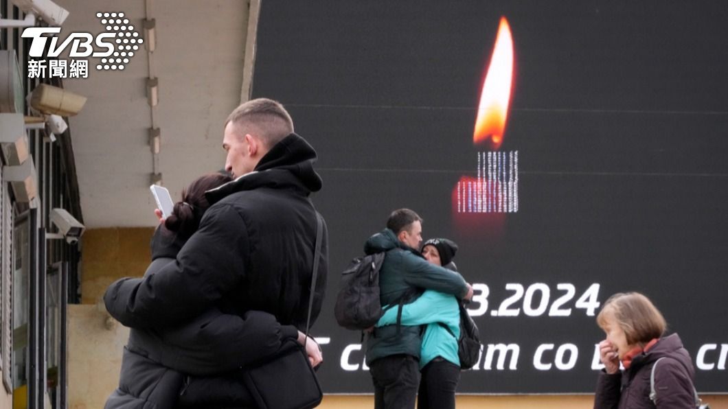俄羅斯莫斯科遭遇恐怖攻擊，人們紛紛悼念傷亡者。（圖／達志影像美聯社）