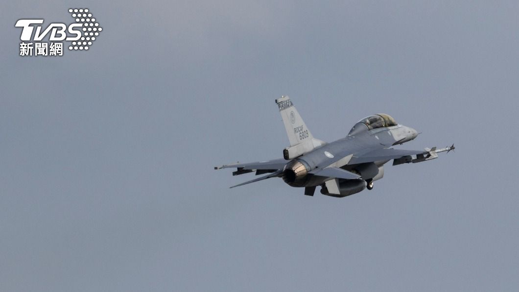 空軍嘉義基地1架F-16戰機，今（26日）試飛時出現發電機燈號異常。（示意圖，非當事人／shutterstock達志影像）