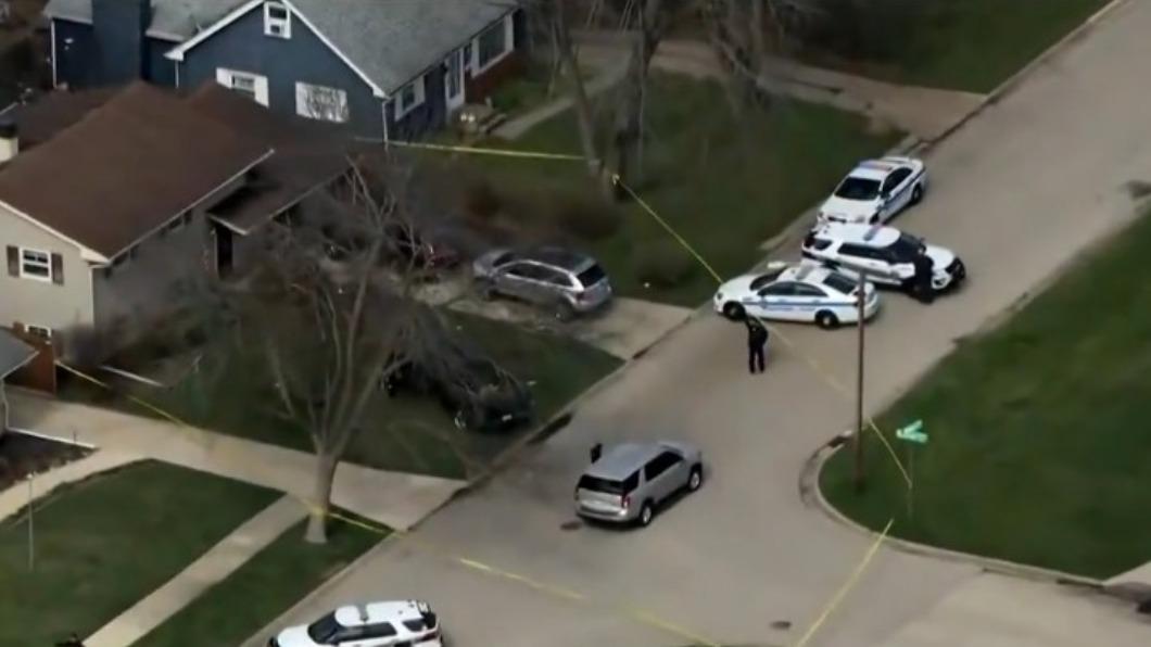 美國伊利諾斯州北部的住宅區發生持刀殺人事件。（圖／翻攝自CBS News）