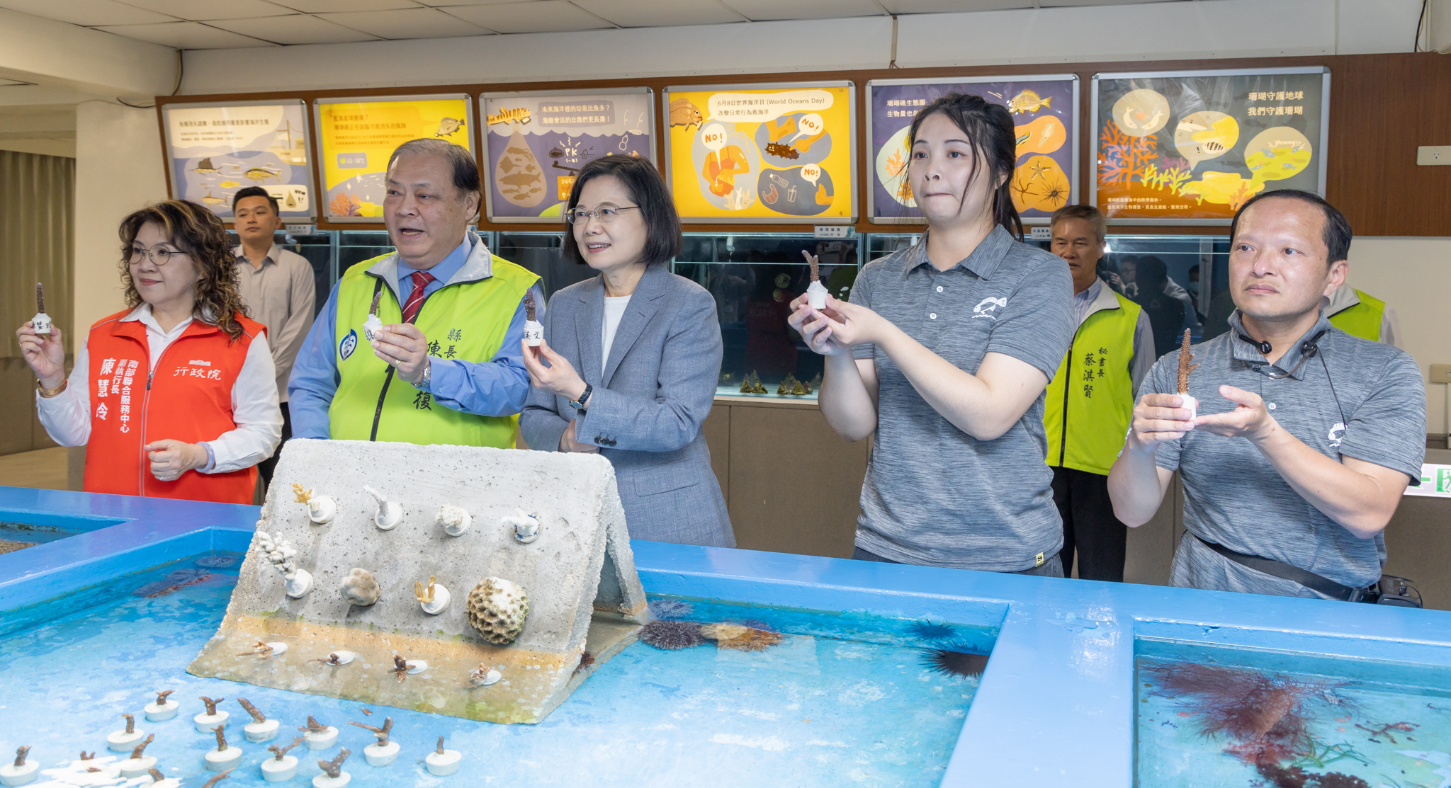 總統蔡英文參訪澎湖海洋保育教育中心。（圖／總統府提供）