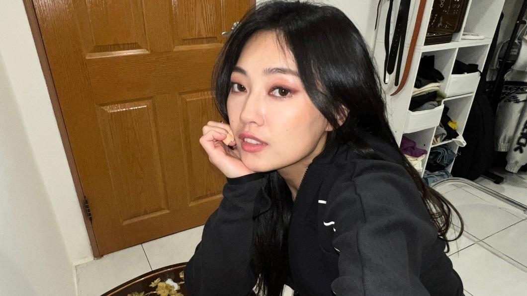 個性外放的琟娜笑稱15歲以前是古典美女。（圖／谷優娛樂提供）