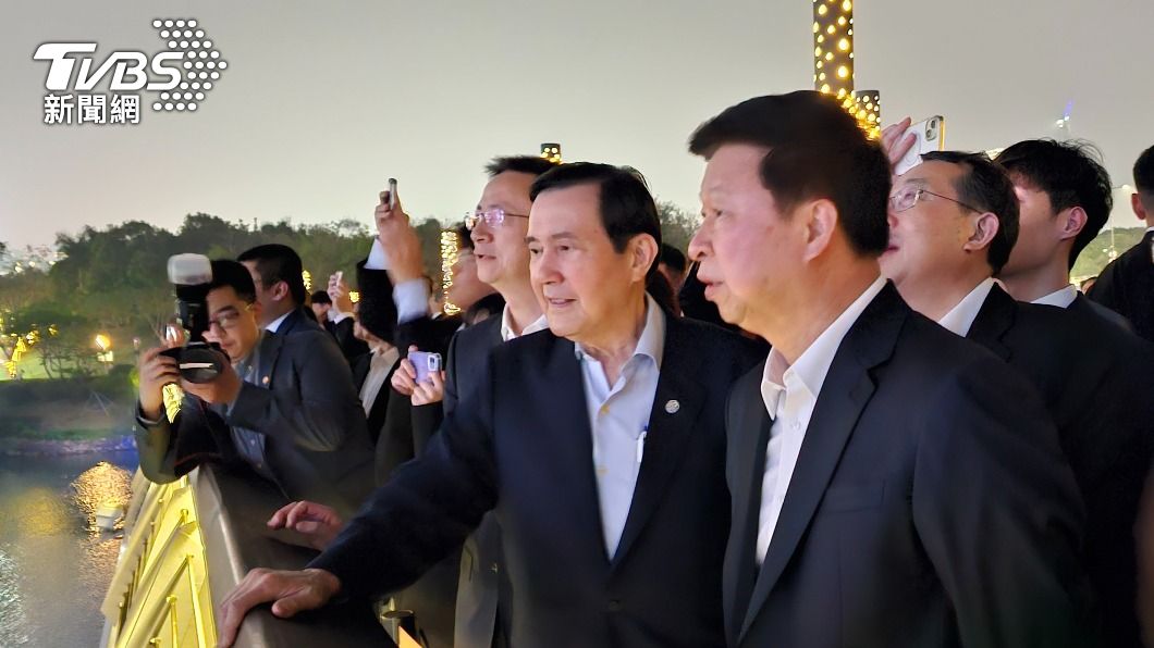 前總統馬英九在深圳看無人機表演。（圖／朱光弘攝）