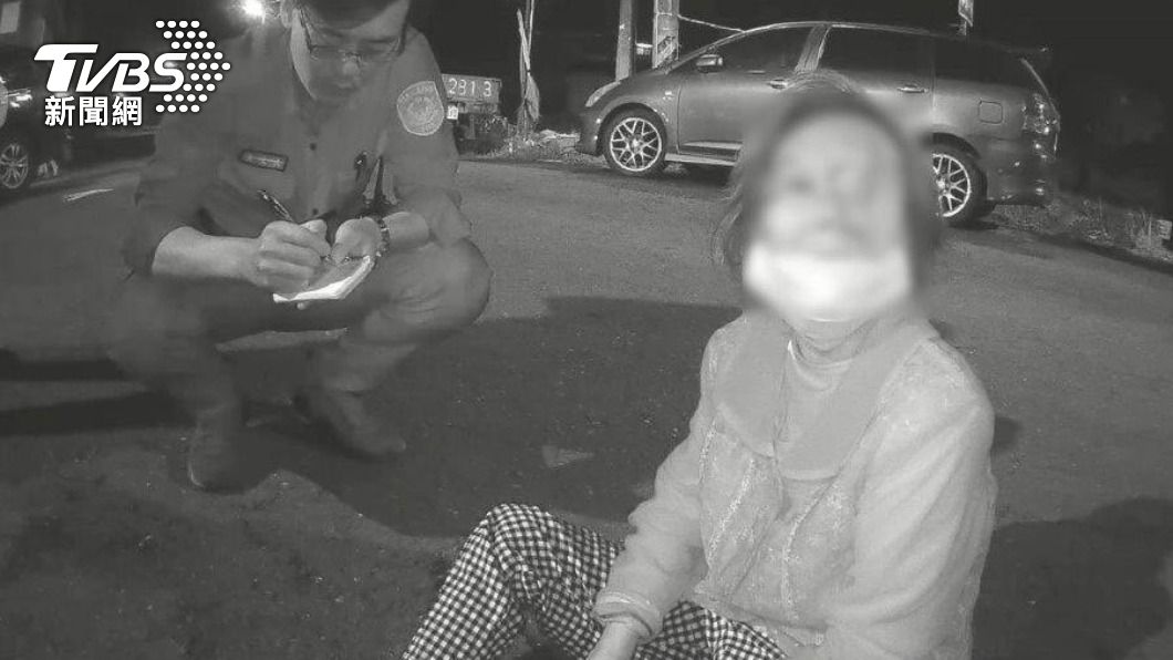 75歲阿嬤半夜離家，幸好警方協助找到人。 (圖／TVBS)