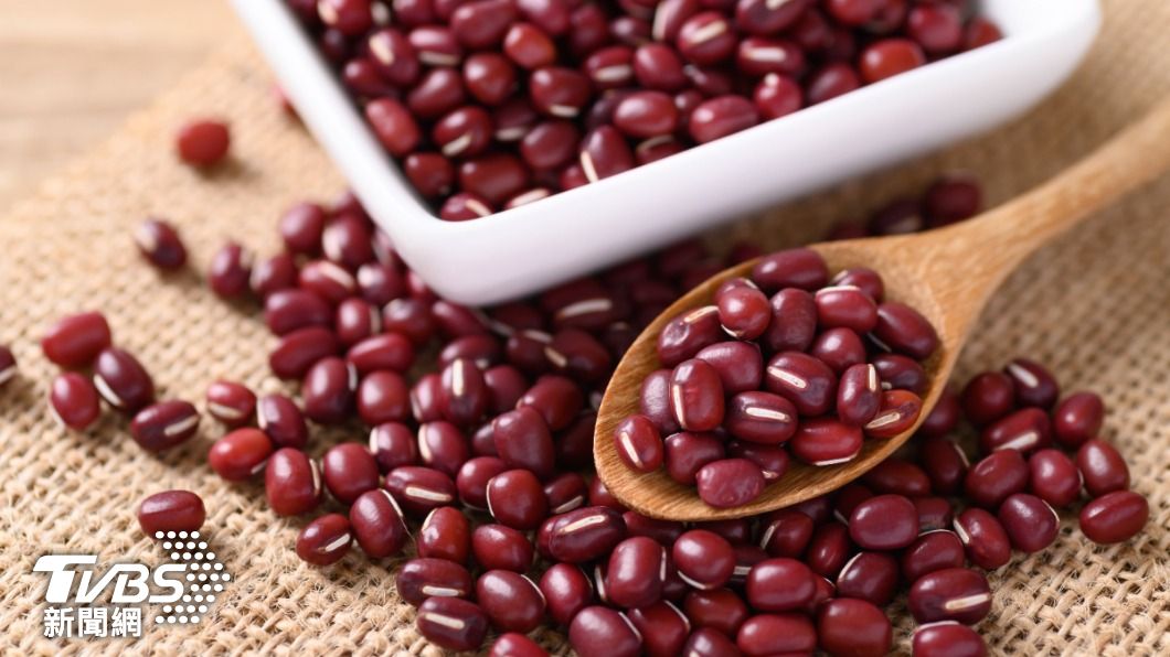 紅豆中含有豐富鉀離子，有利尿、消水腫的效果。（示意圖／shutterestock達志影像）