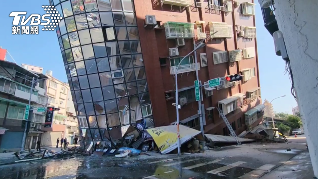 花蓮今規模7.2地震導致災情，勞動部宣布啟動天災臨工措施。（圖／TVBS）