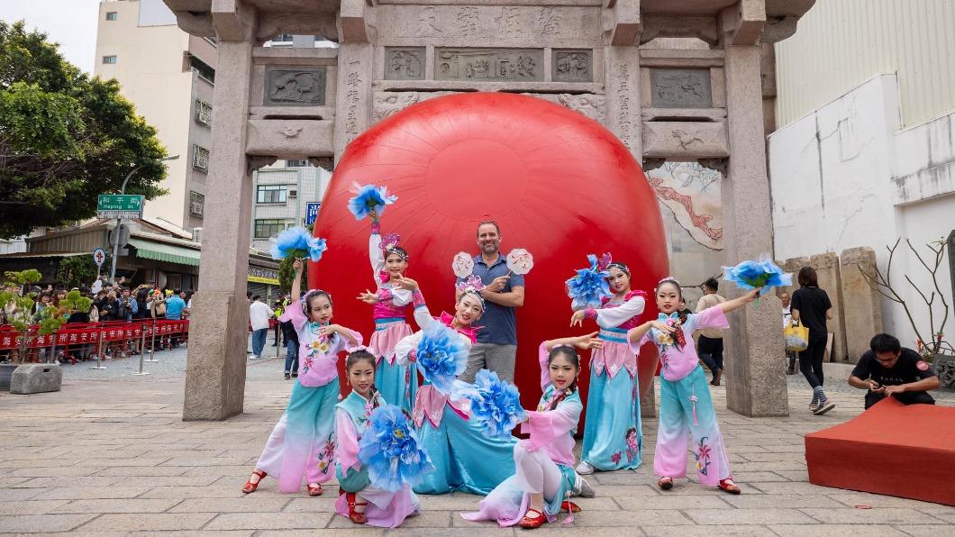 「紅球計畫」3月底開始在臺南展出。（圖／翻攝自黃偉哲臉書） 