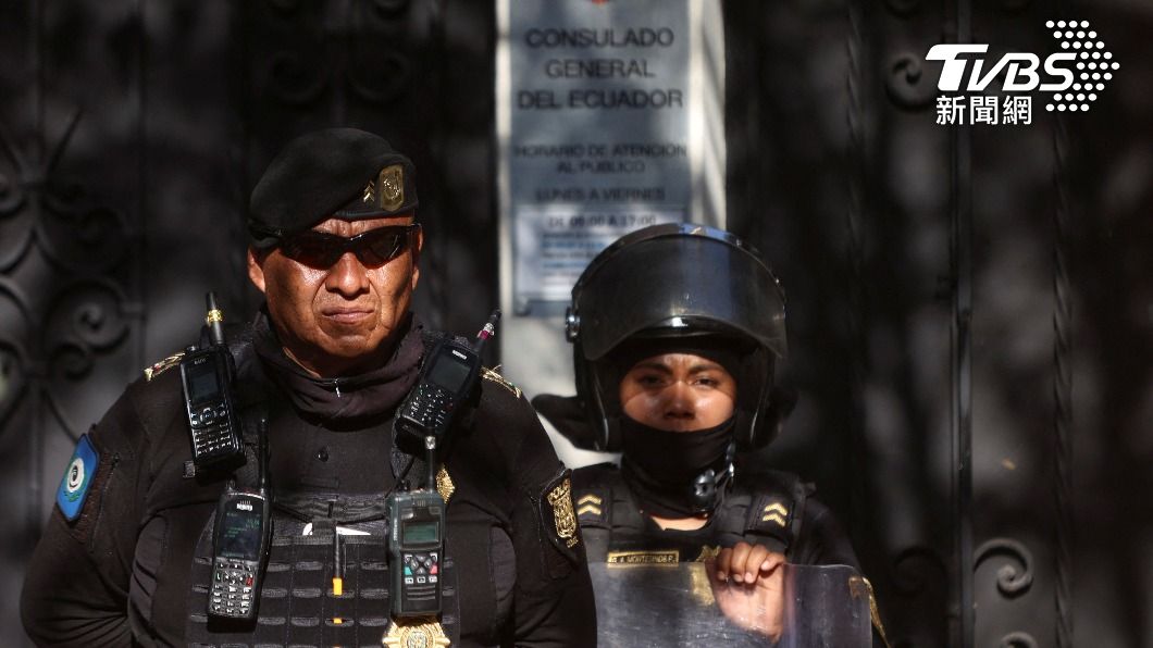 厄瓜多警方強行闖入墨西哥駐厄瓜多大使館。（圖／達志影像路透社）