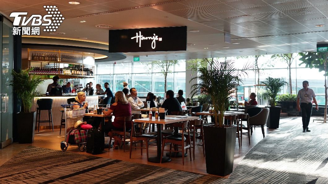 新加坡樟宜機場成為美國《Food & Wine》評選2024年全球最好吃的機場榜首。（示意圖／Shutterstock達志影像）