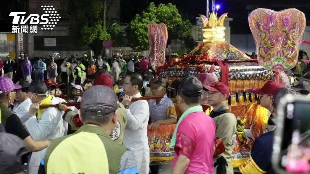 大甲媽祖遶境停駕秀傳醫院。（圖／TVBS）