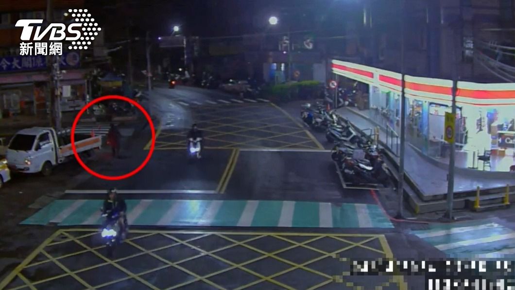監視器拍下陳姓竊賊身影。(圖/TVBS)