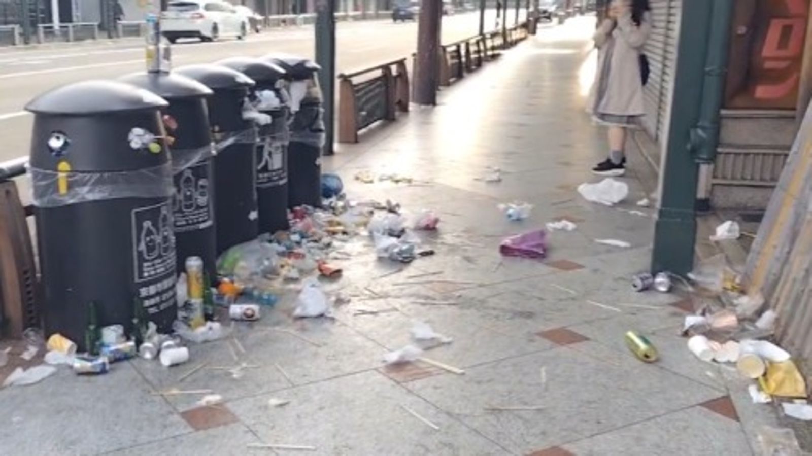 這是日本？京都名勝慘變垃圾場，當地人憤怒「不如疫情無觀光客時代」。（翻自X平台）