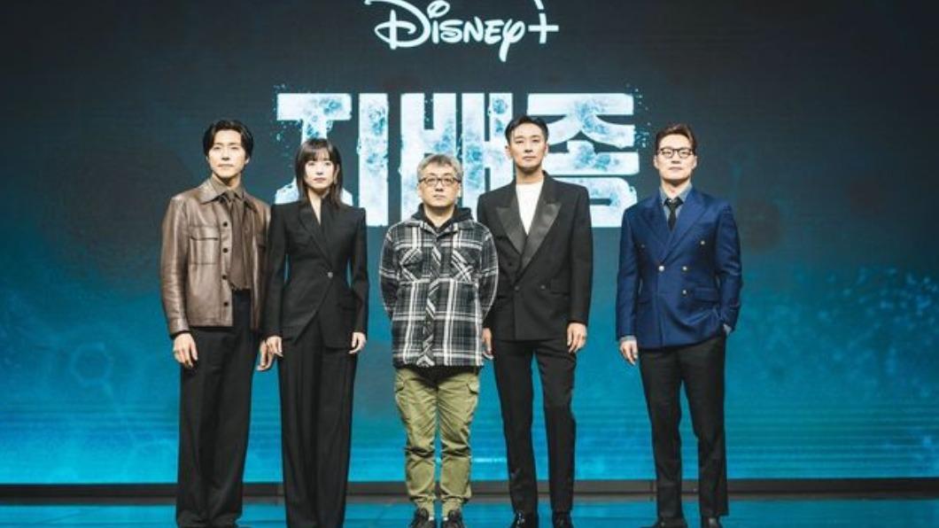 《支配物種》導演朴哲煥率主演群朱智勛、韓孝周、李茂生、李熙俊出席。（圖／Disney+提供）