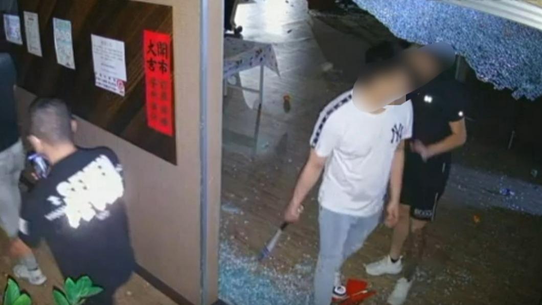 高雄市湖內區一間桌遊店凌晨遭到砸店。（圖／TVBS）