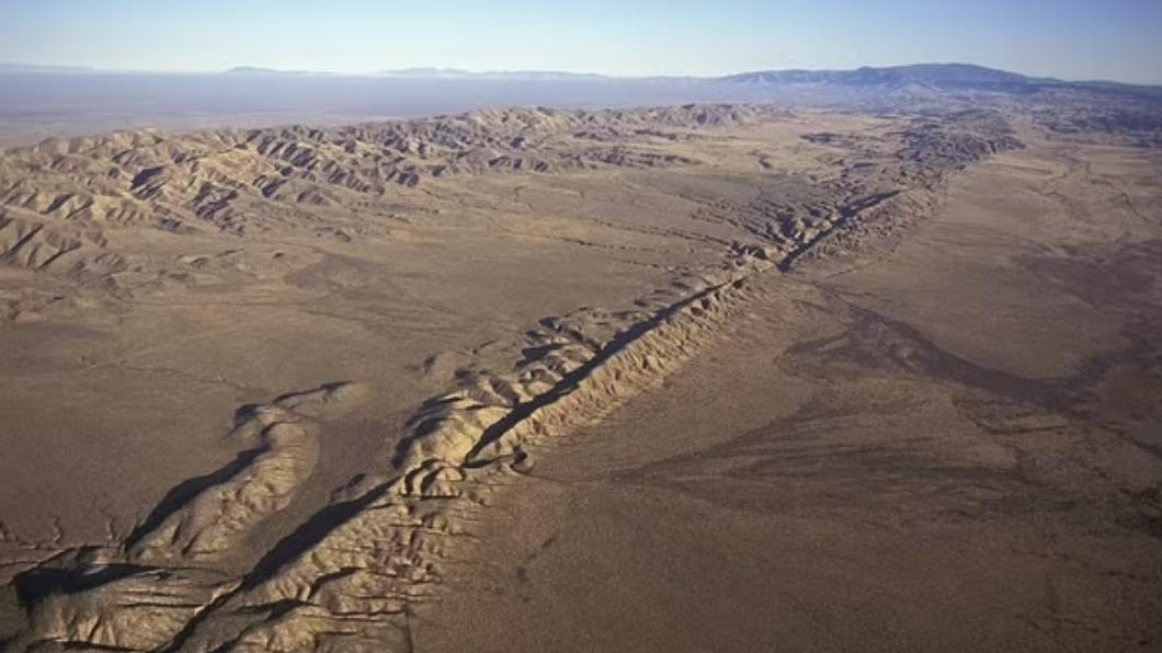 科學家推測美加州今年將發生一起大地震。（圖／翻攝自Daily Mail）