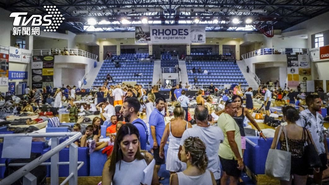 希臘當局為去年7月被迫逃離羅德島的上萬名遊客提供「免費度假」的賠償。（圖／達志影像美聯社）